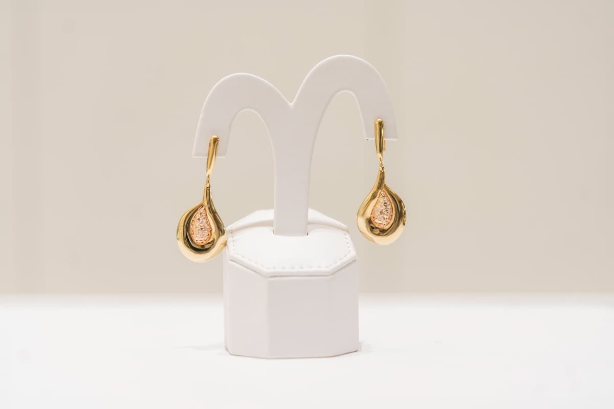 Brinco Gota de Cristal — Semijoia com zircônias